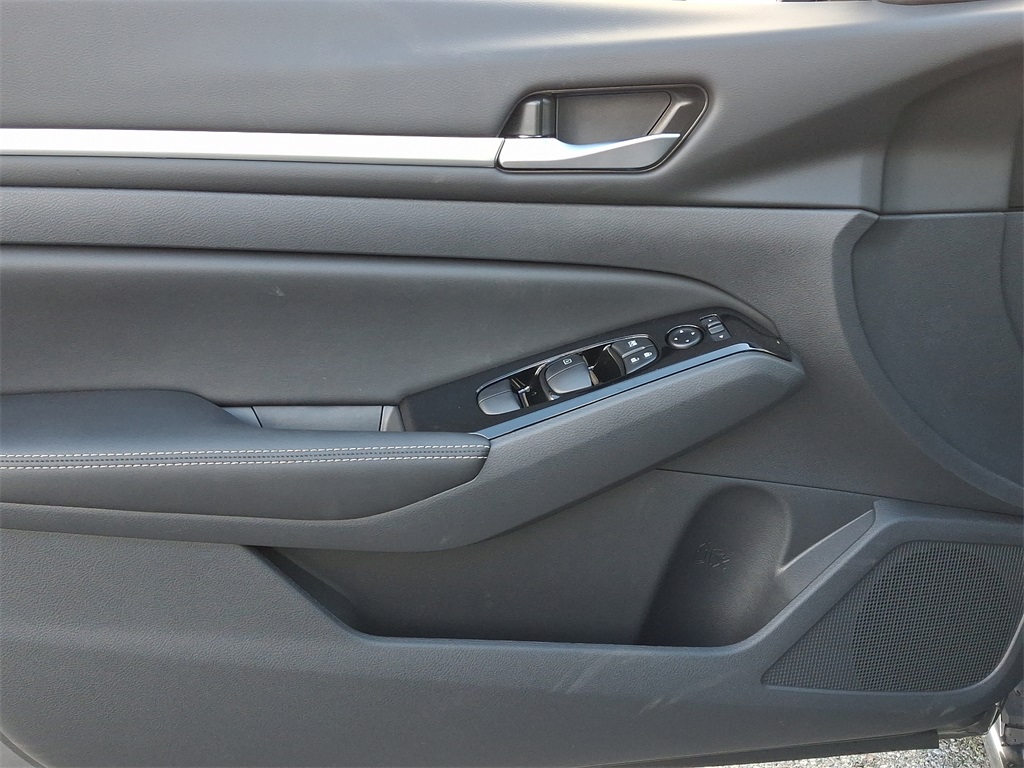 2025 Nissan Altima 2.5 SL - Photo 8