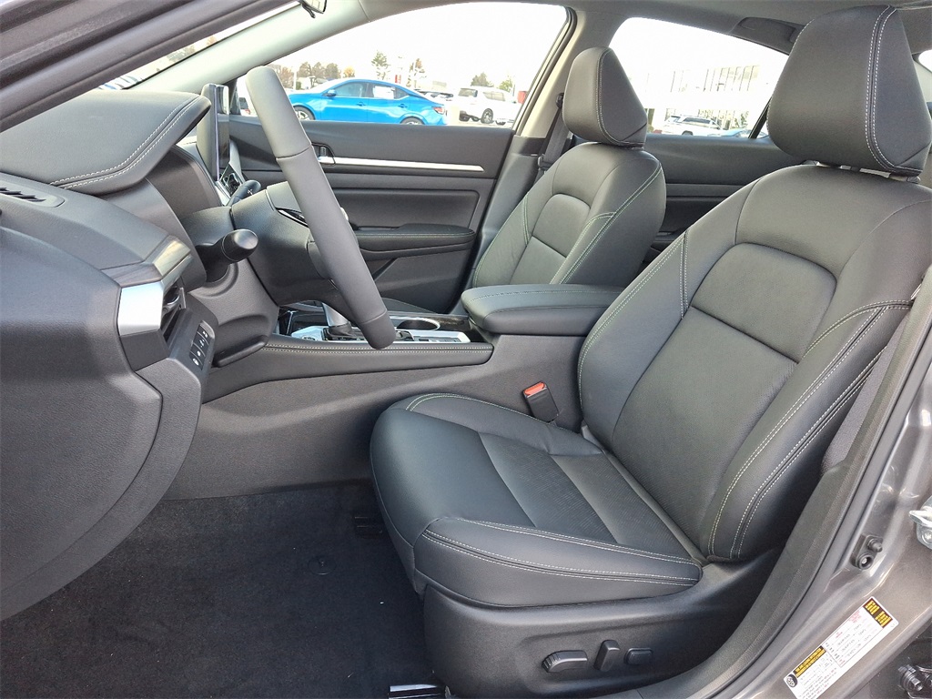 2025 Nissan Altima 2.5 SL - Photo 9