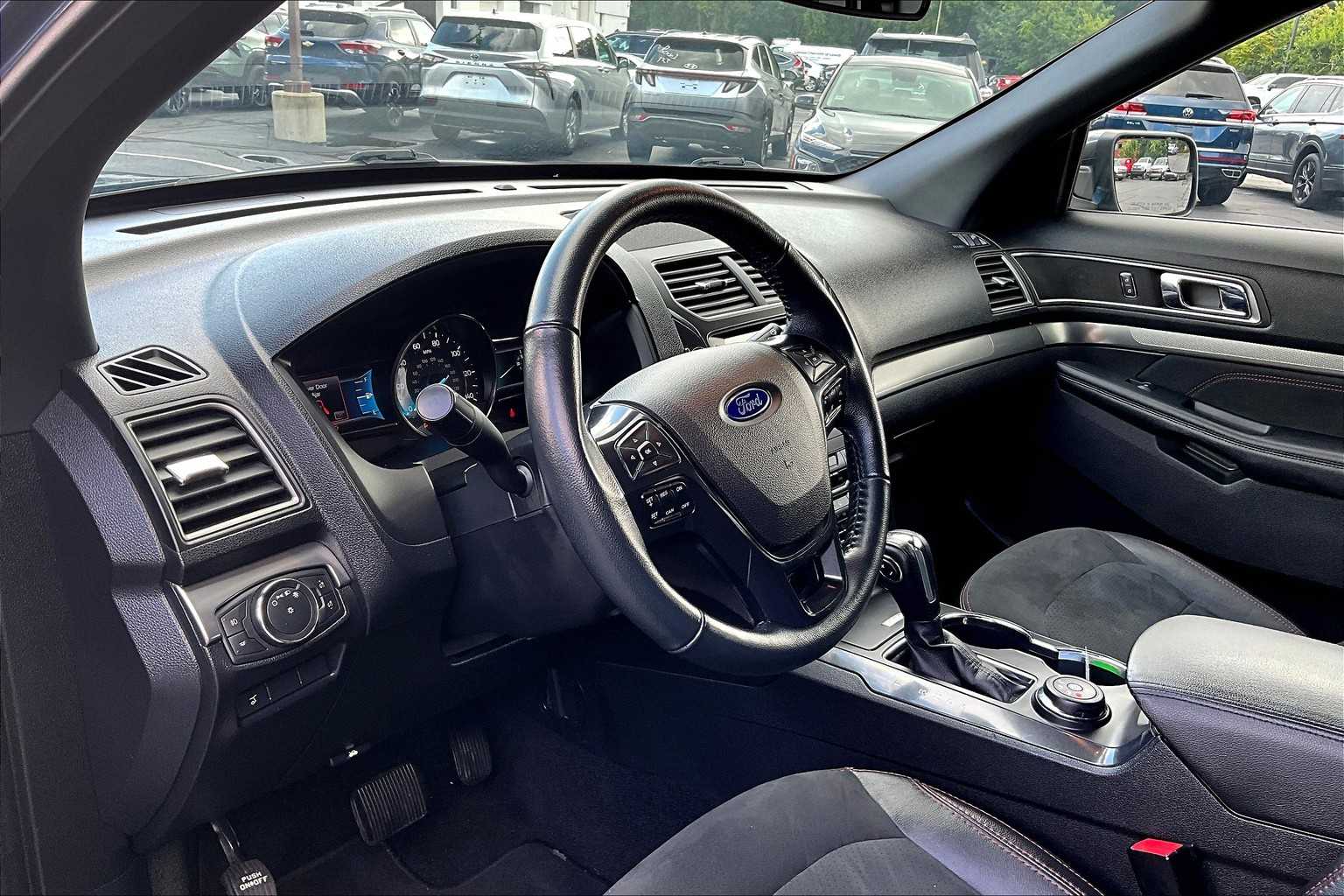 2018 Ford Explorer XLT - Photo 8