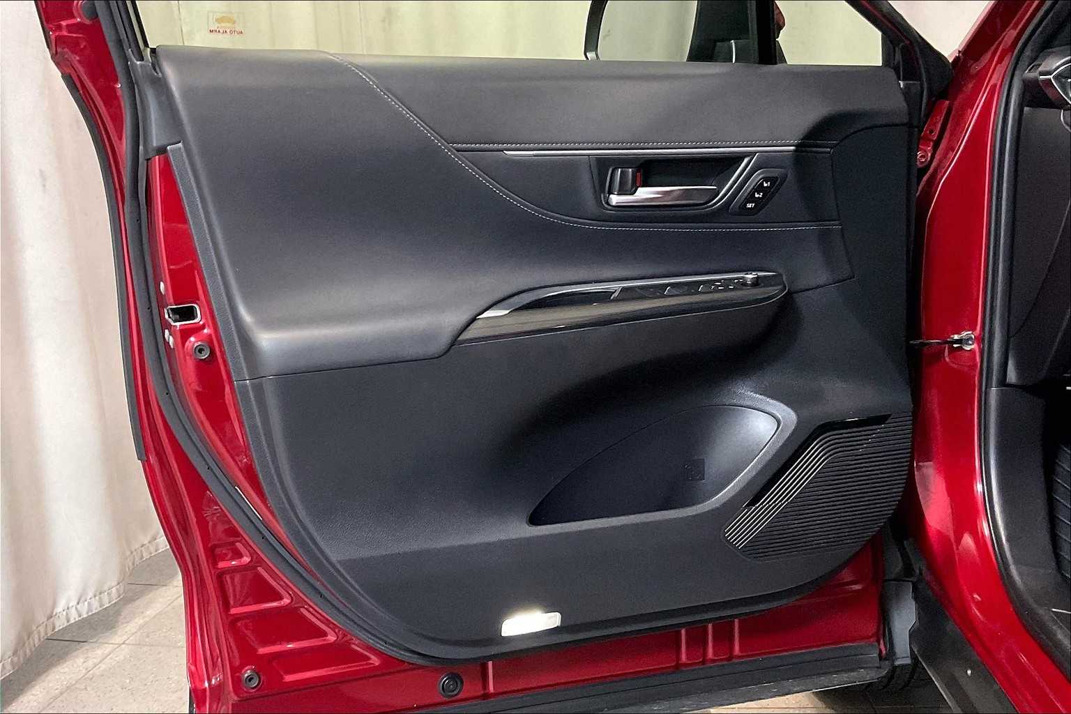 2021 Toyota Venza XLE - Photo 9