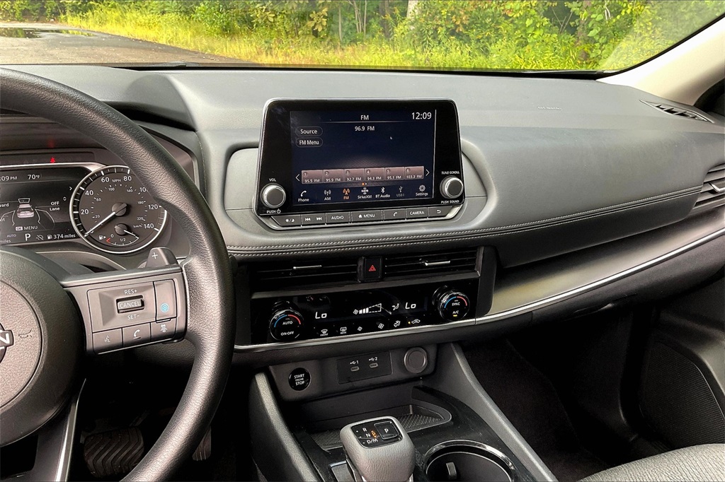 2024 Nissan Rogue SV - Photo 17