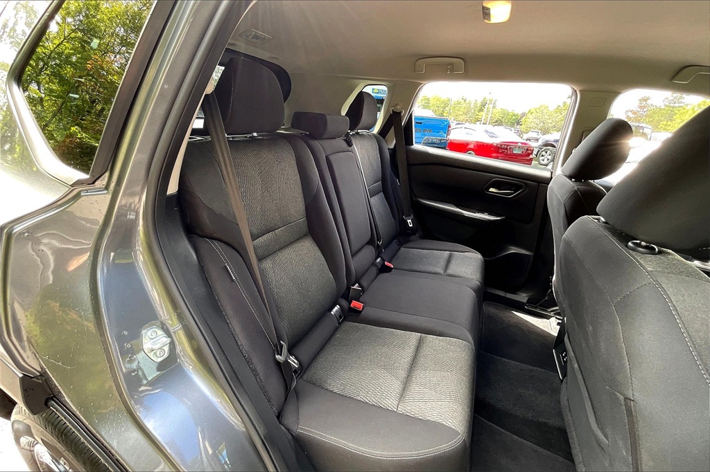 2024 Nissan Rogue SV - Photo 18