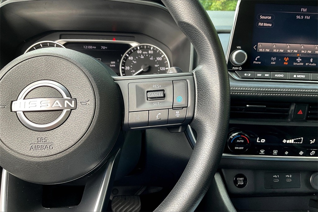 2024 Nissan Rogue SV - Photo 23