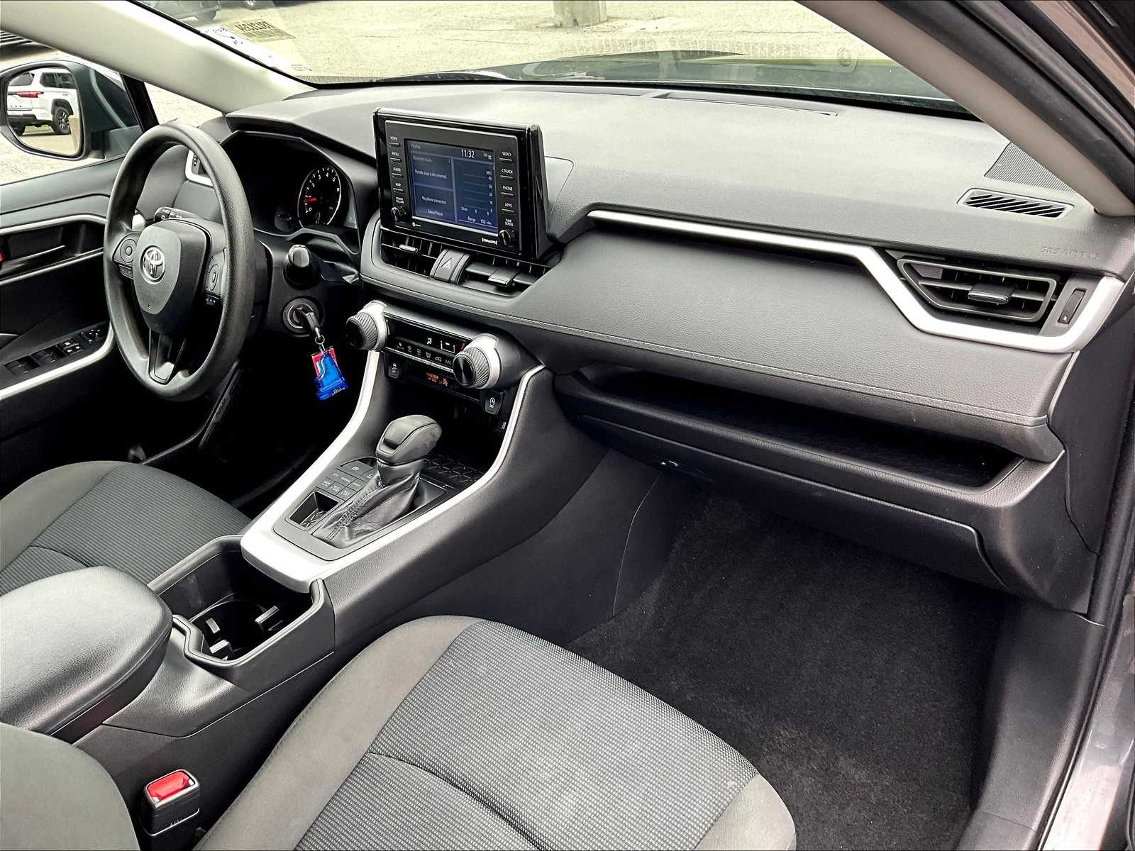 2022 Toyota RAV4 LE - Photo 14