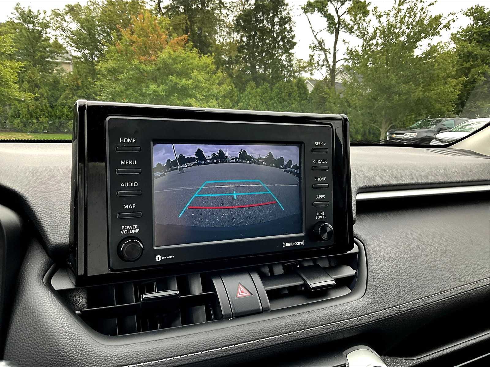 2022 Toyota RAV4 LE - Photo 19