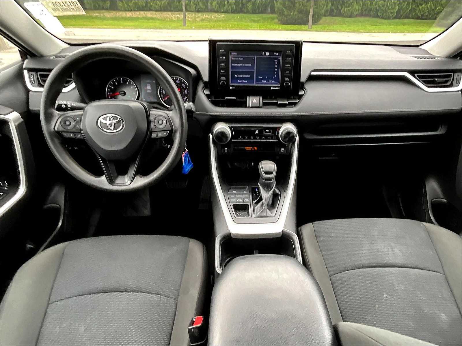 2022 Toyota RAV4 LE - Photo 21