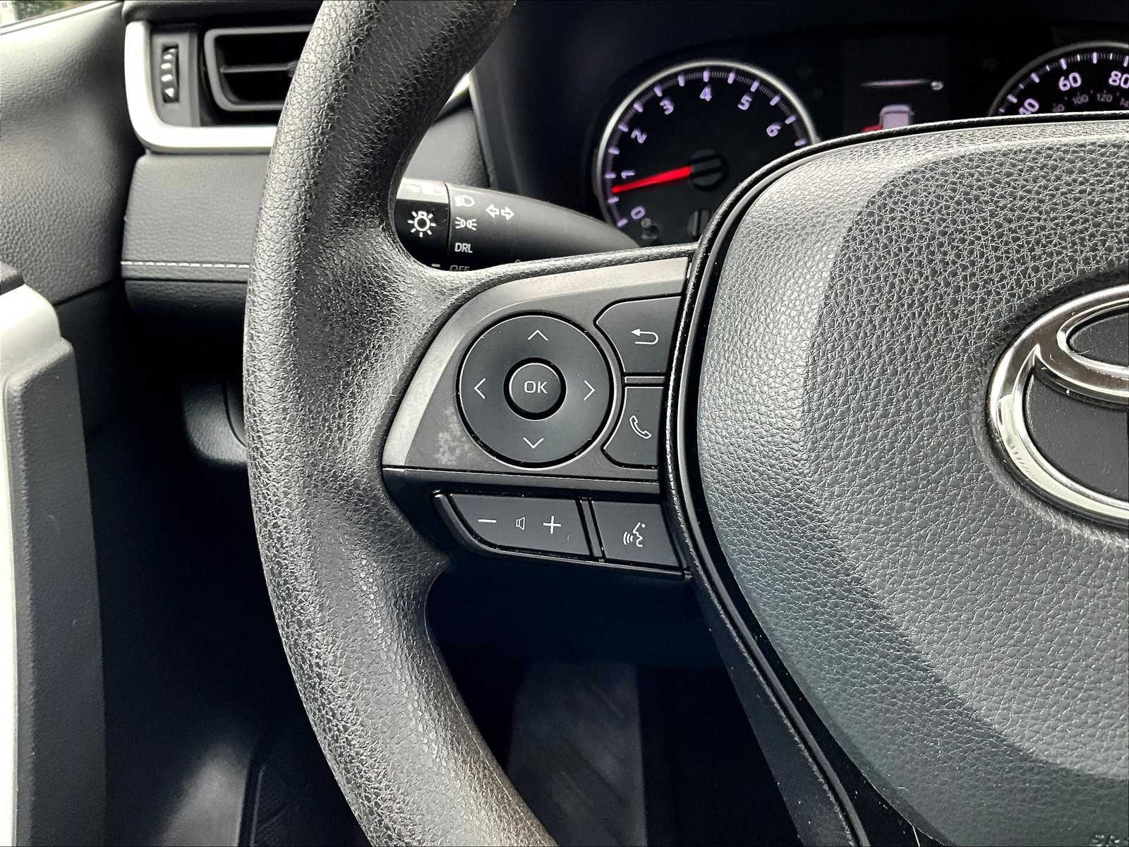 2022 Toyota RAV4 LE - Photo 23