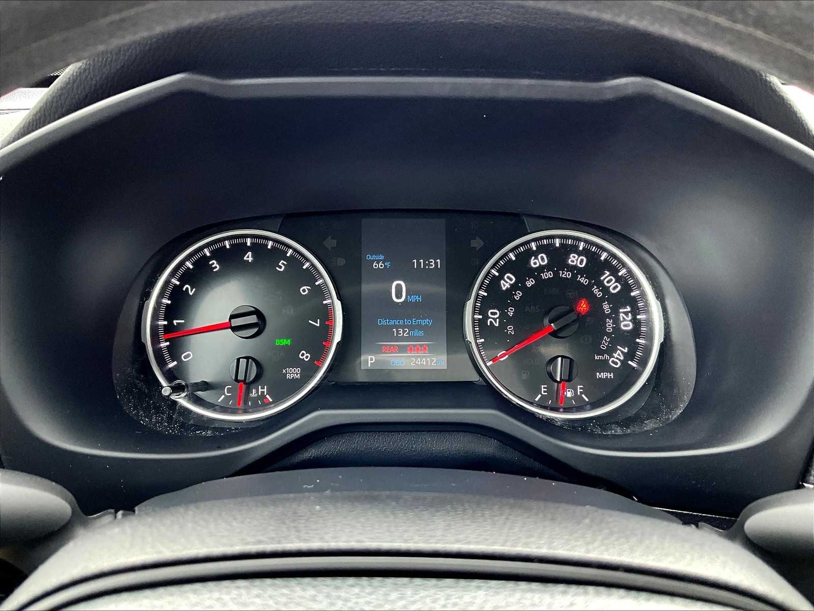 2022 Toyota RAV4 LE - Photo 25