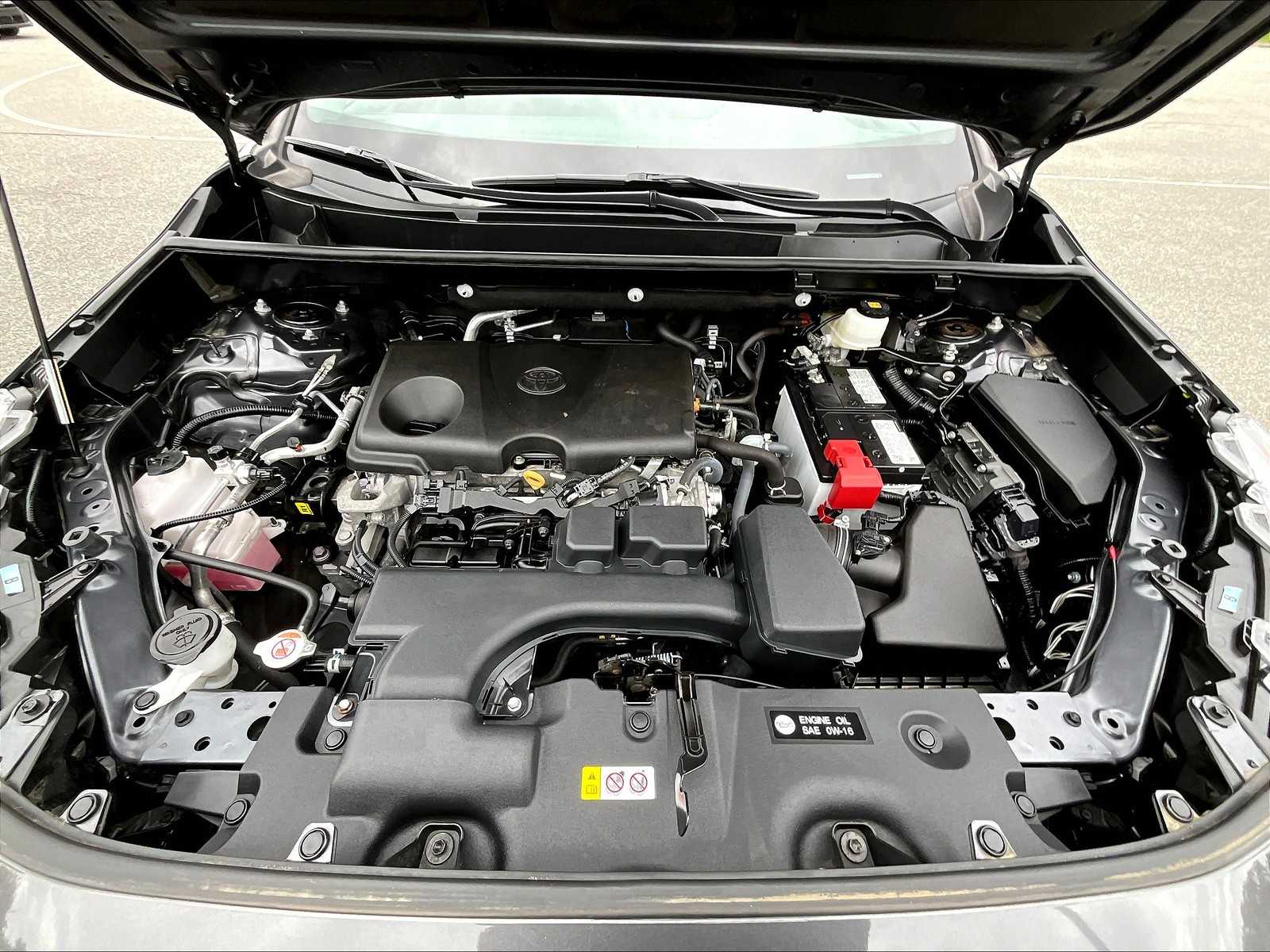 2022 Toyota RAV4 LE - Photo 30