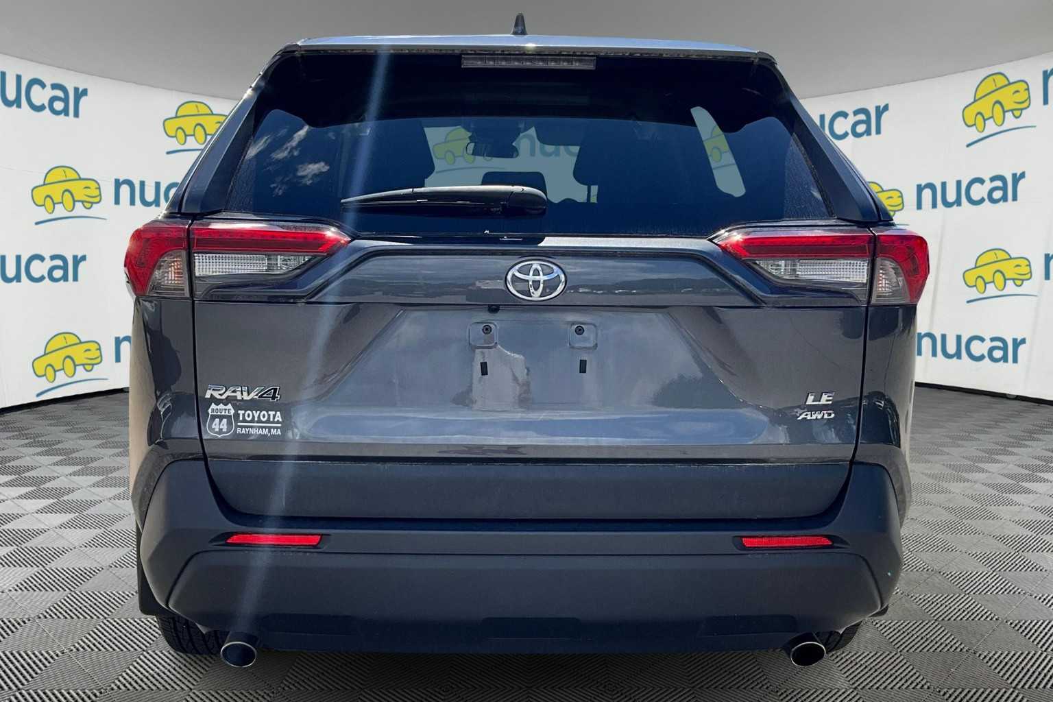 2022 Toyota RAV4 LE - Photo 3