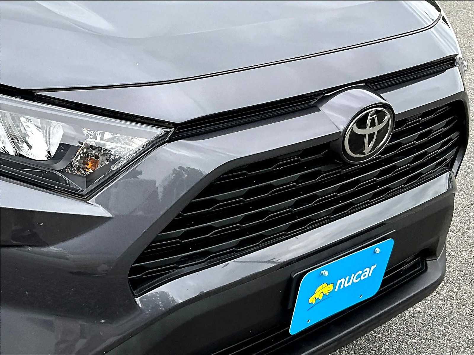 2022 Toyota RAV4 LE - Photo 32