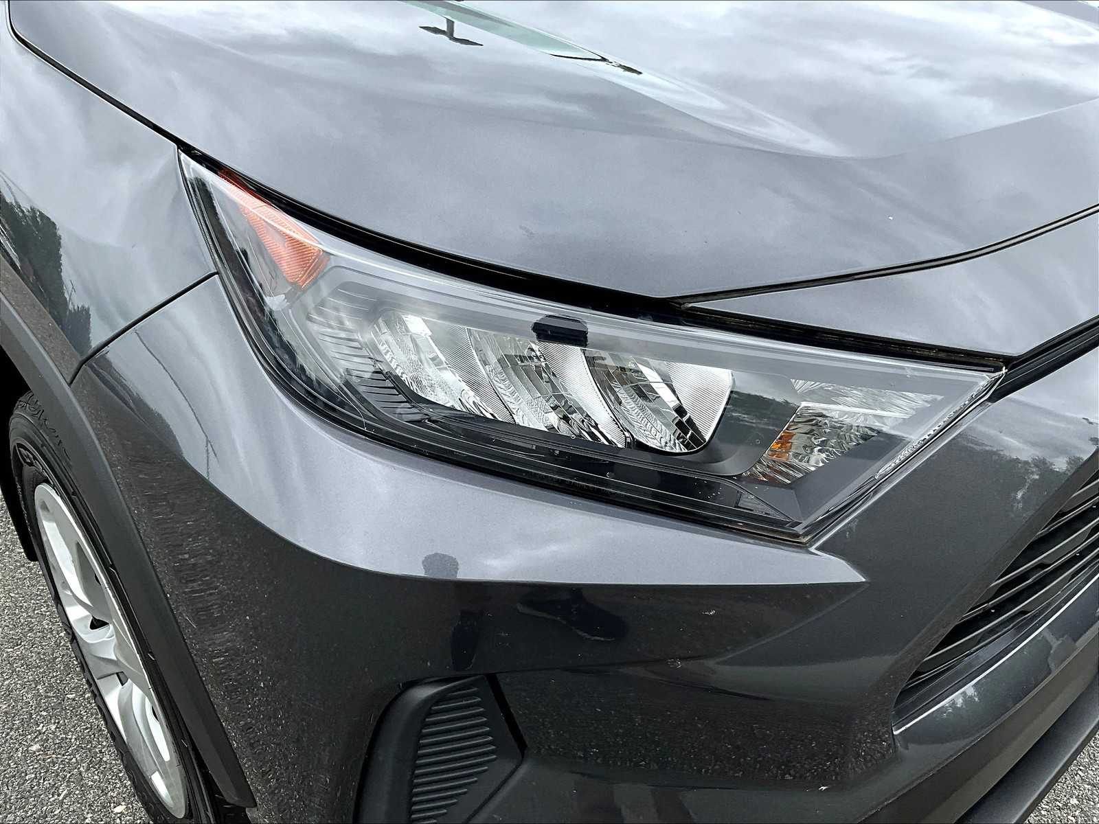 2022 Toyota RAV4 LE - Photo 33