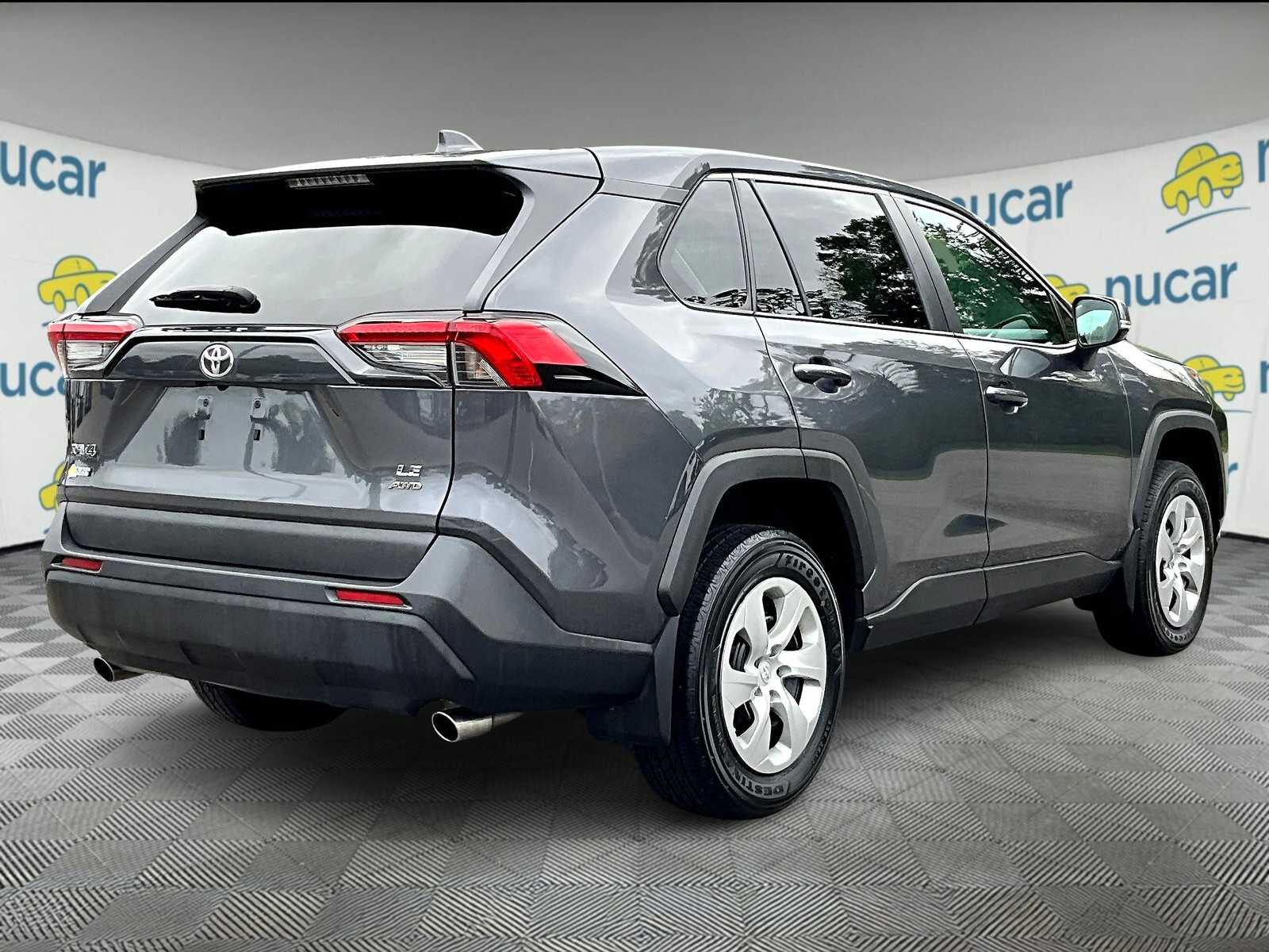 2022 Toyota RAV4 LE - Photo 6