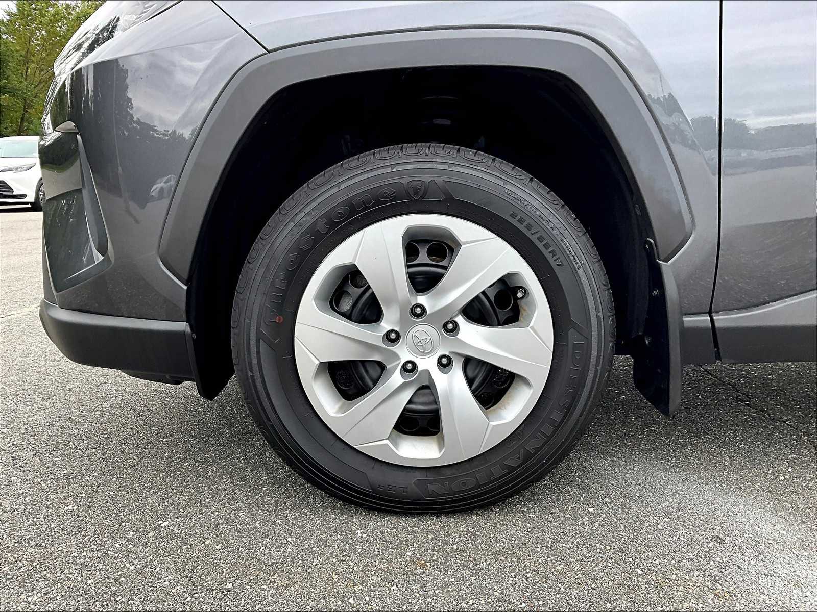 2022 Toyota RAV4 LE - Photo 7