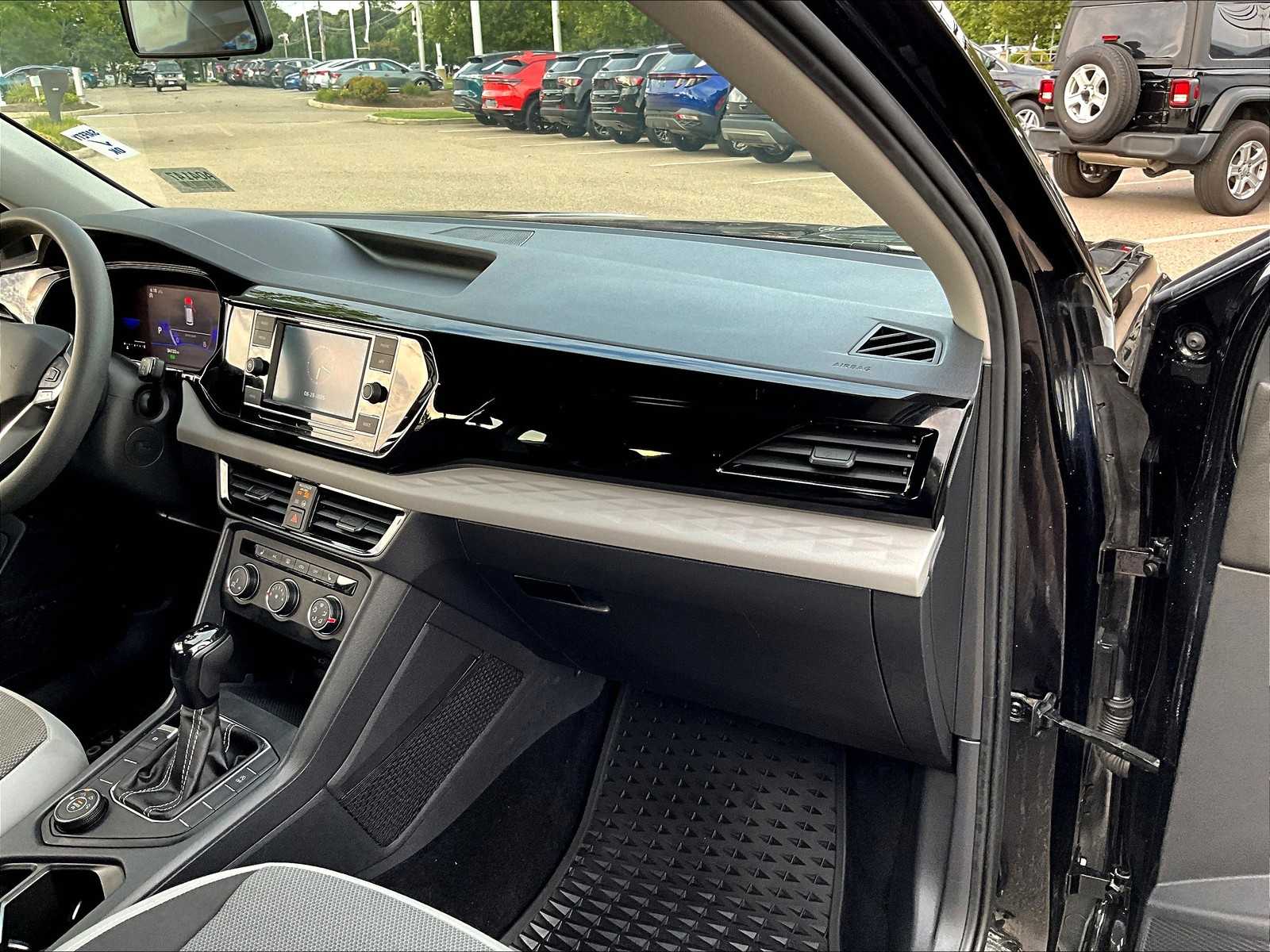 2022 Volkswagen Taos S - Photo 13