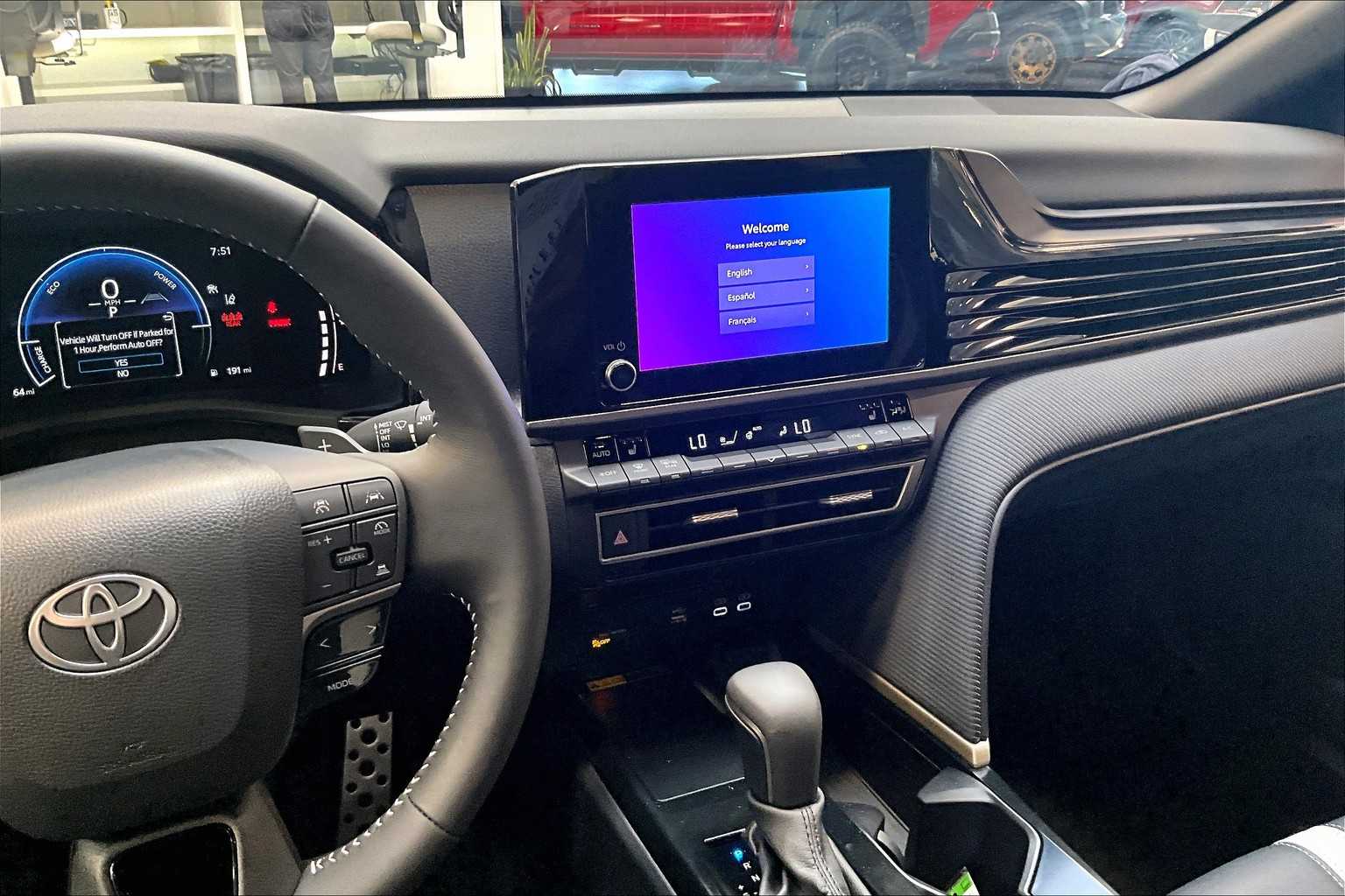 2025 Toyota Camry SE - Photo 13