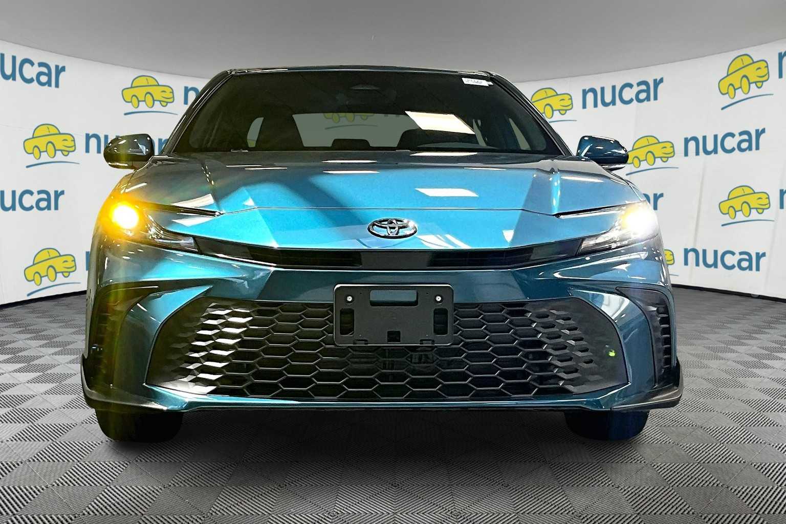 2025 Toyota Camry SE - Photo 3