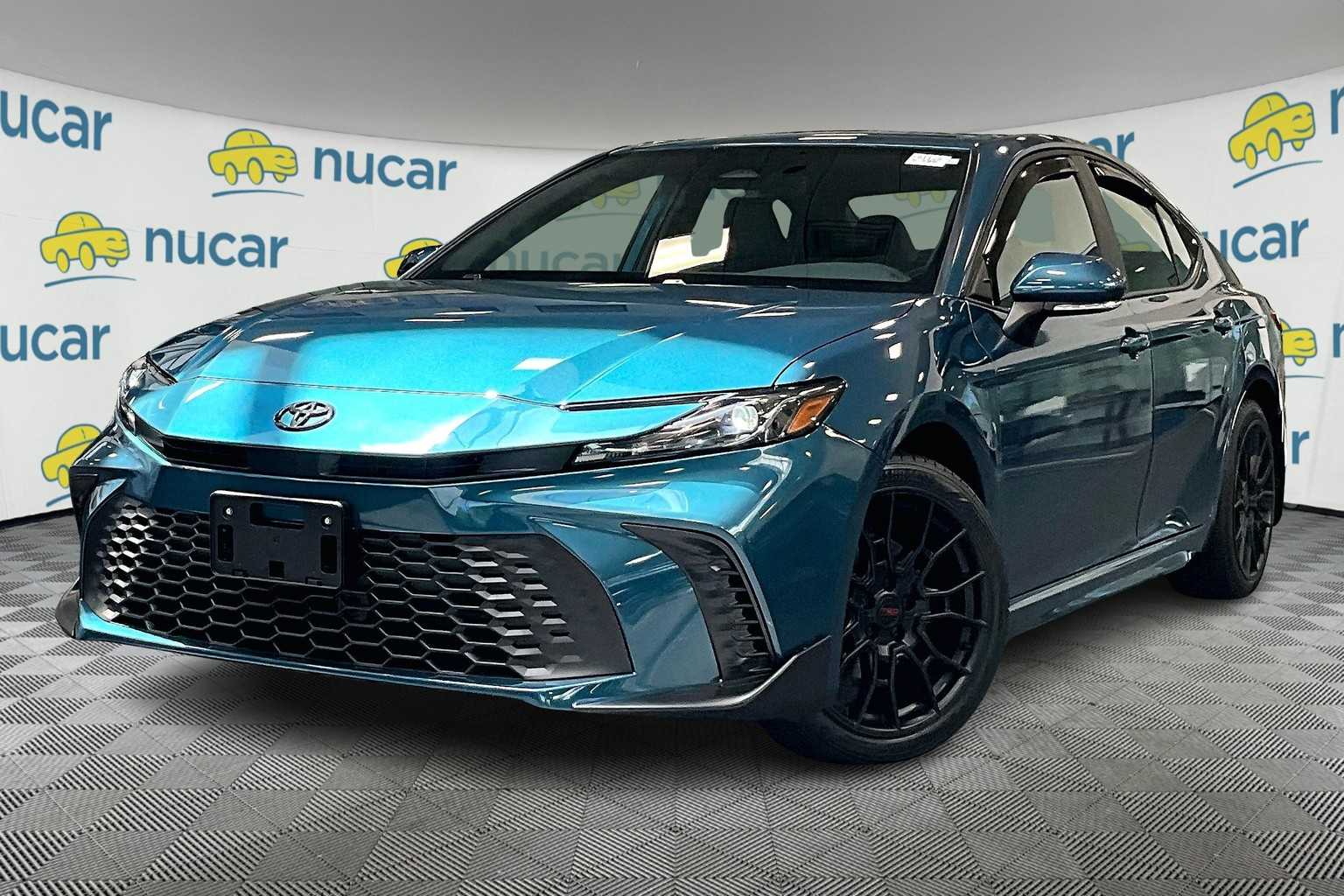 2025 Toyota Camry SE - Photo 4