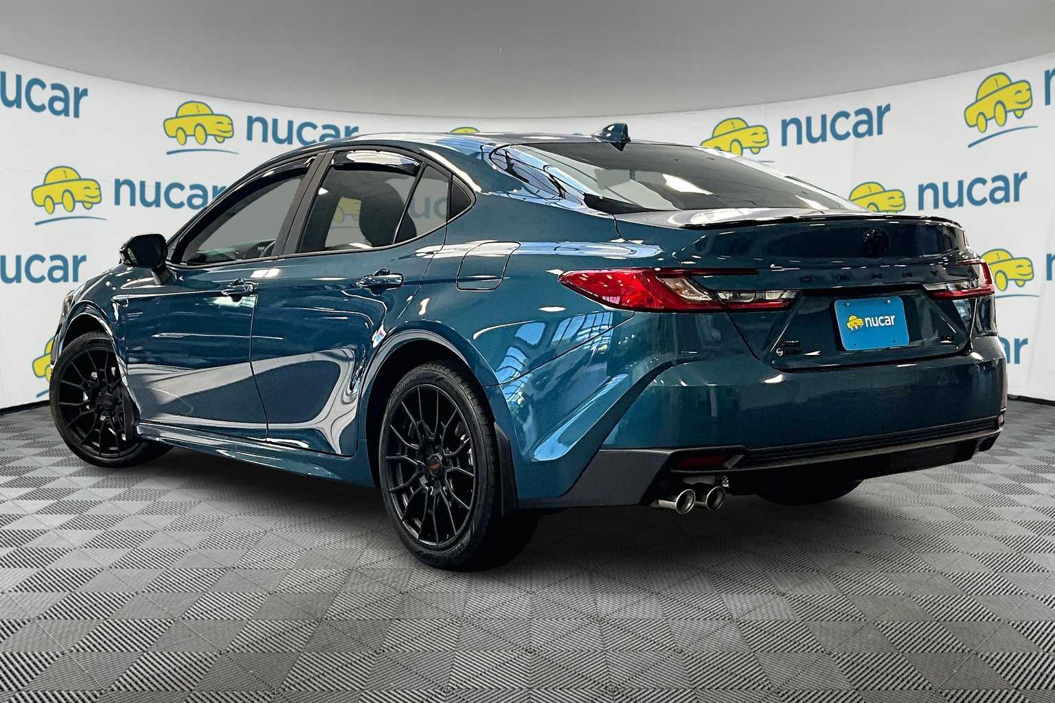 2025 Toyota Camry SE - Photo 5