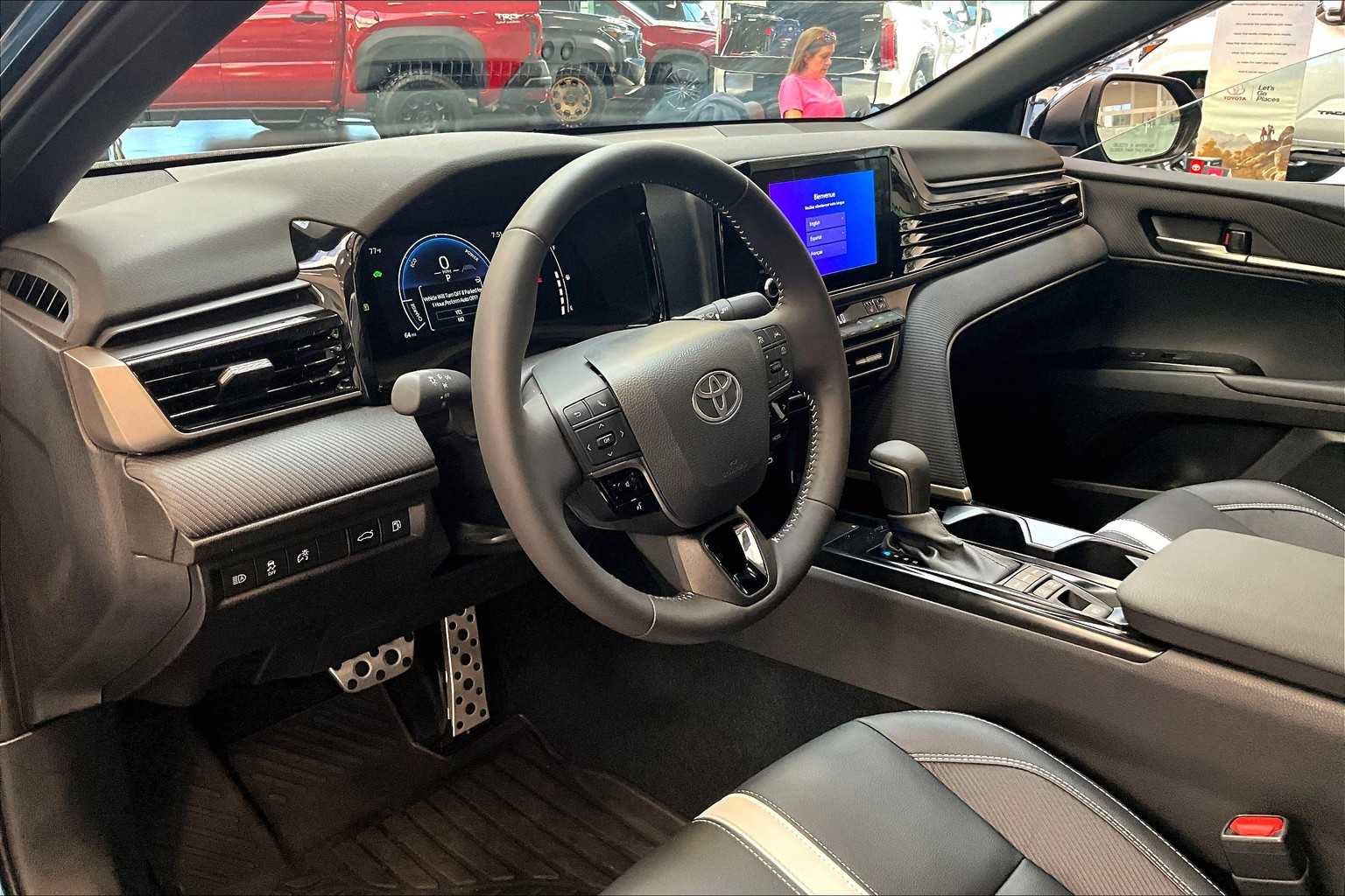 2025 Toyota Camry SE - Photo 9