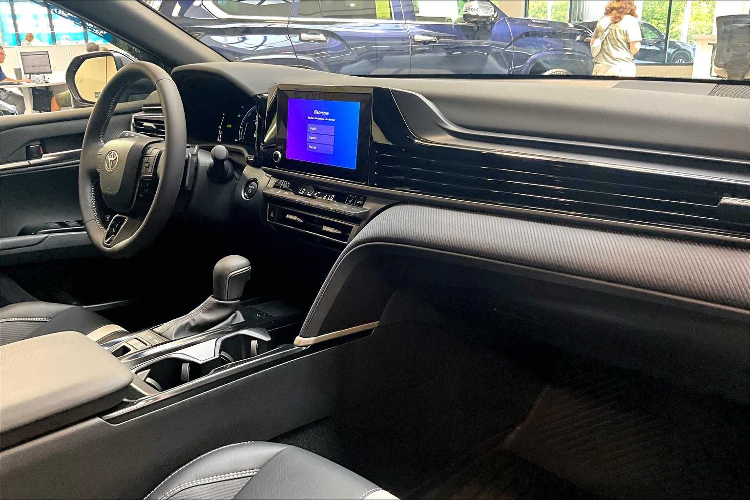 2025 Toyota Camry SE - Photo 10