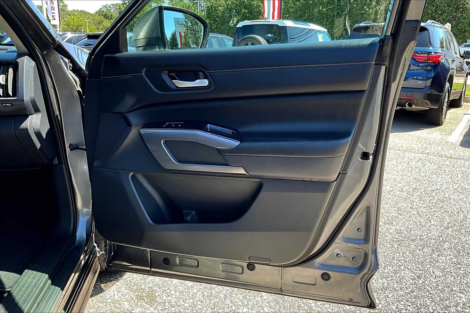 2023 Nissan Pathfinder SL - Photo 12