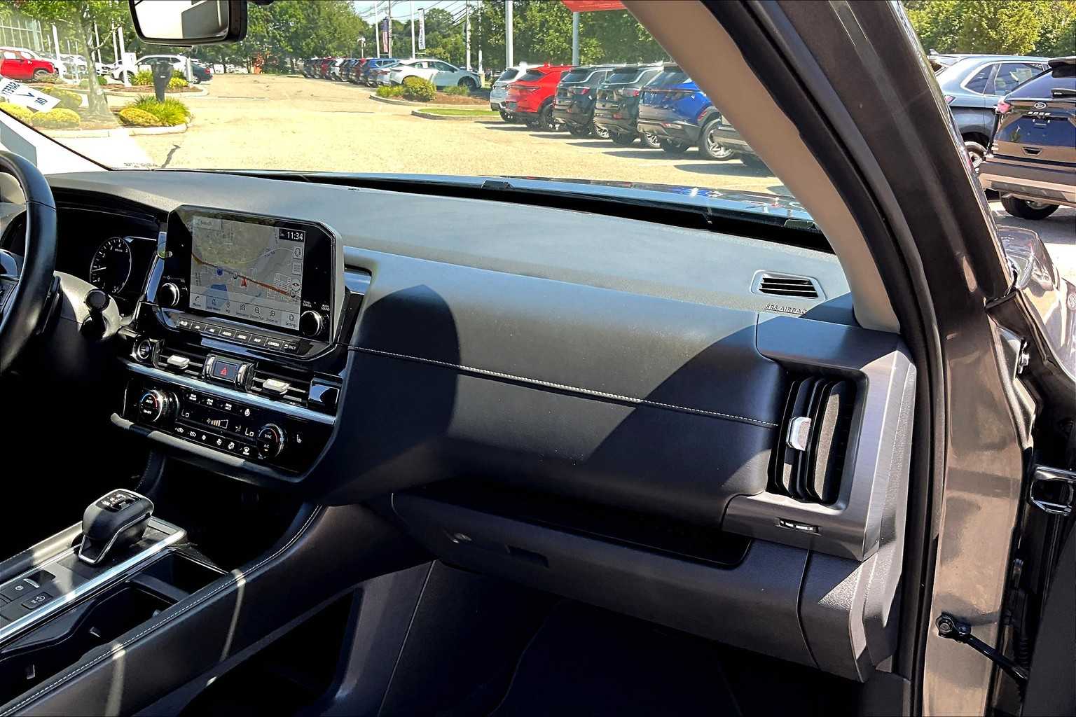 2023 Nissan Pathfinder SL - Photo 13