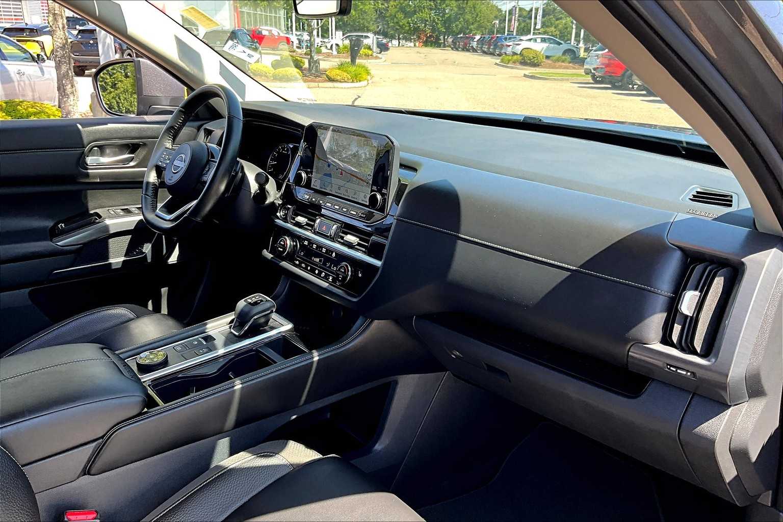 2023 Nissan Pathfinder SL - Photo 14