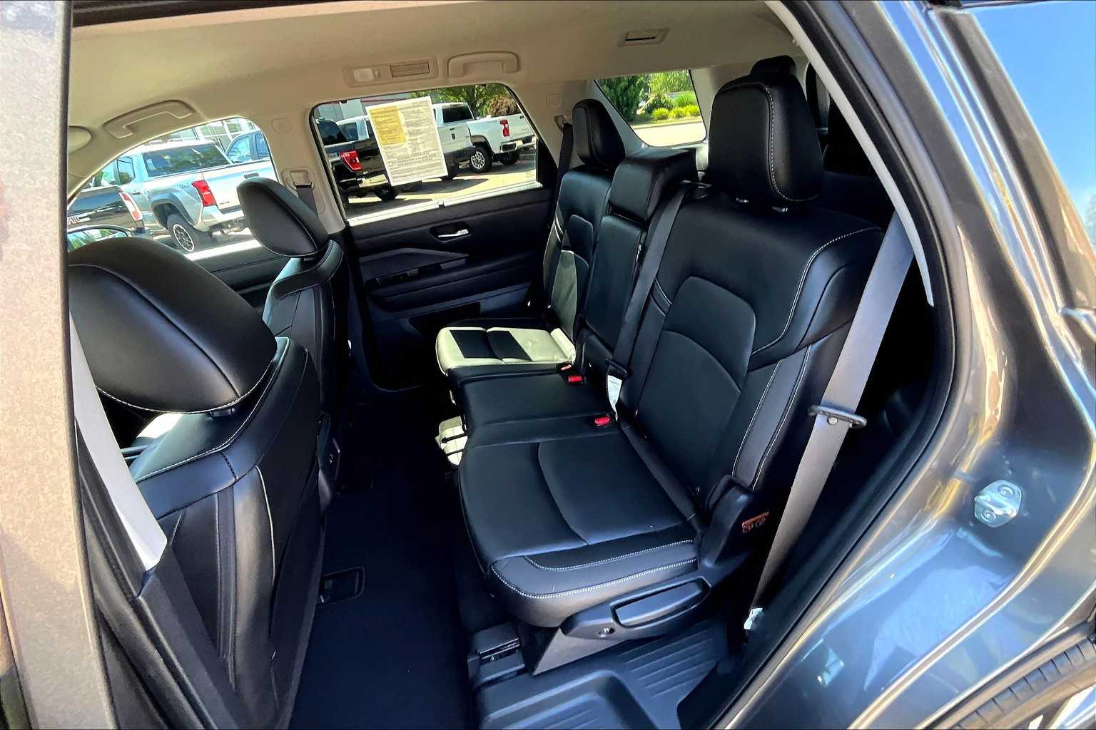 2023 Nissan Pathfinder SL - Photo 15