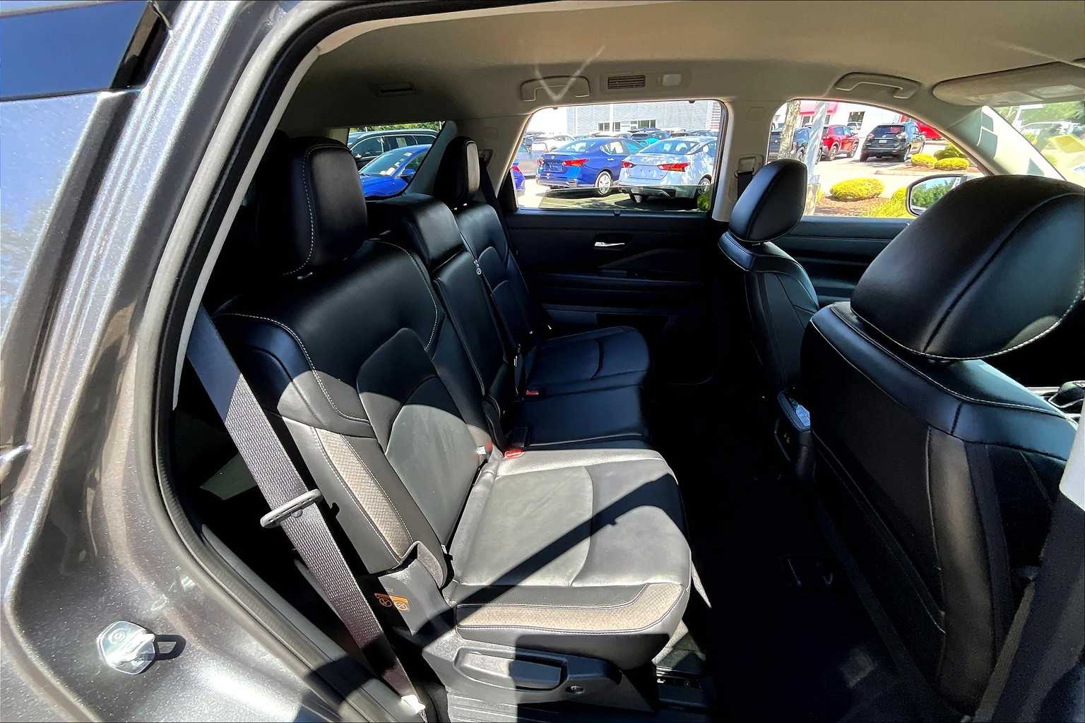 2023 Nissan Pathfinder SL - Photo 16