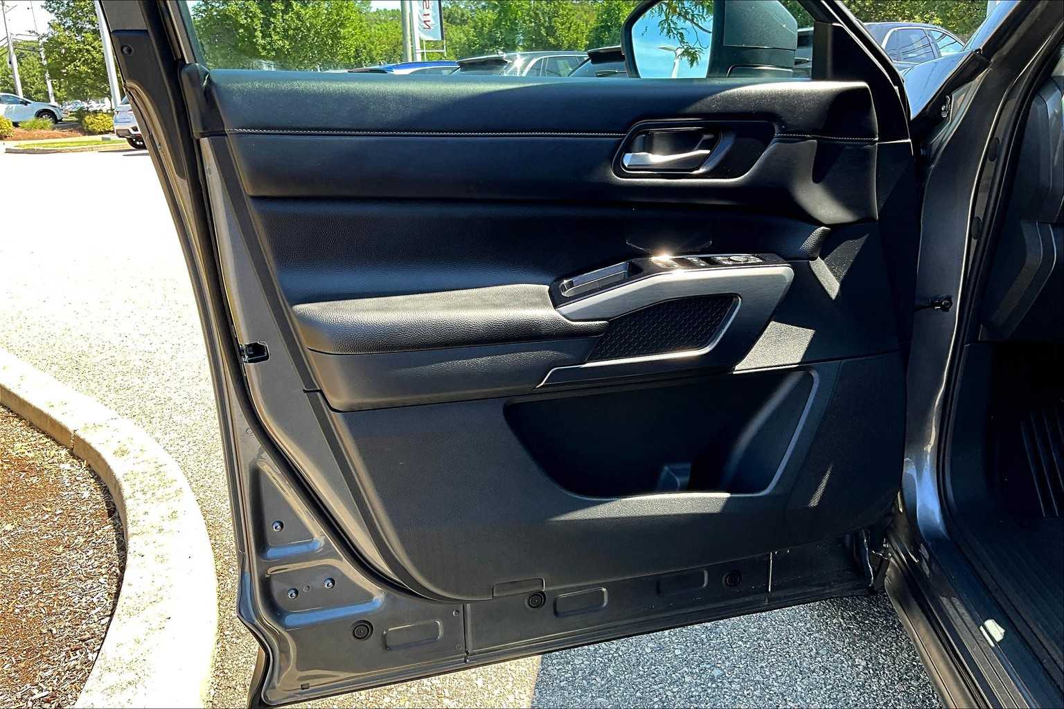 2023 Nissan Pathfinder SL - Photo 9