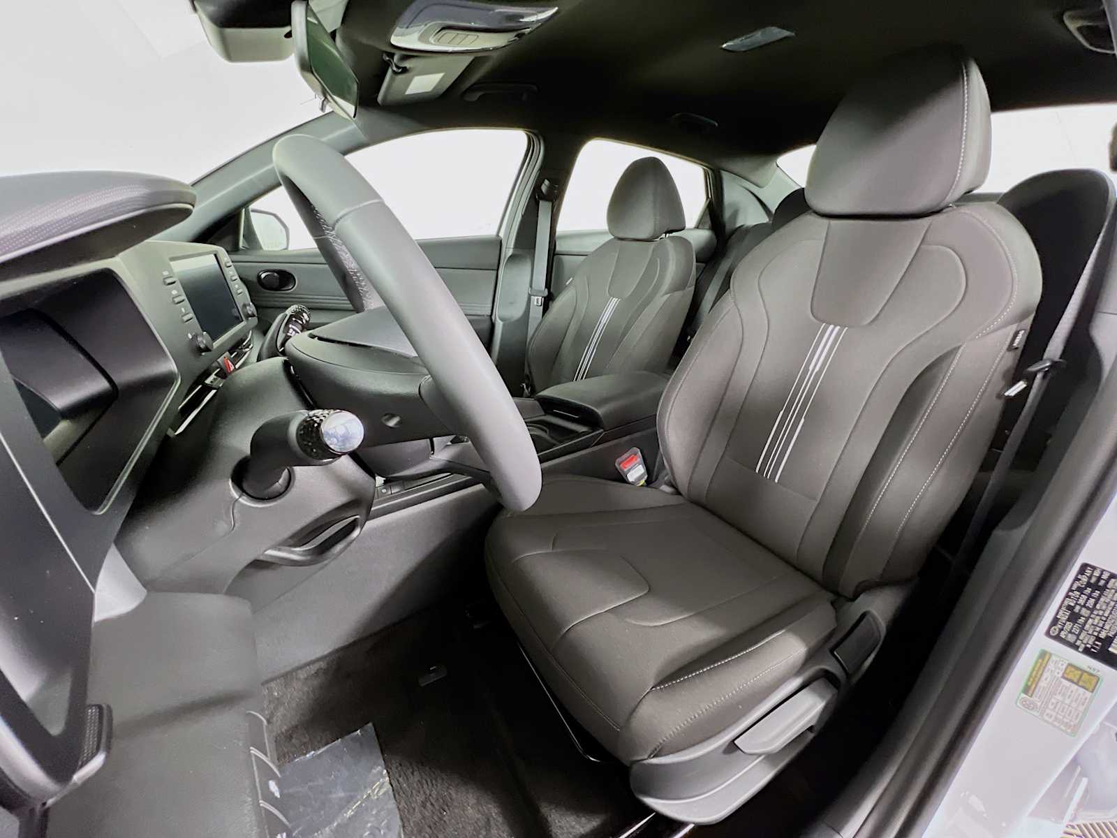 2025 Hyundai Elantra SEL Sport - Photo 12
