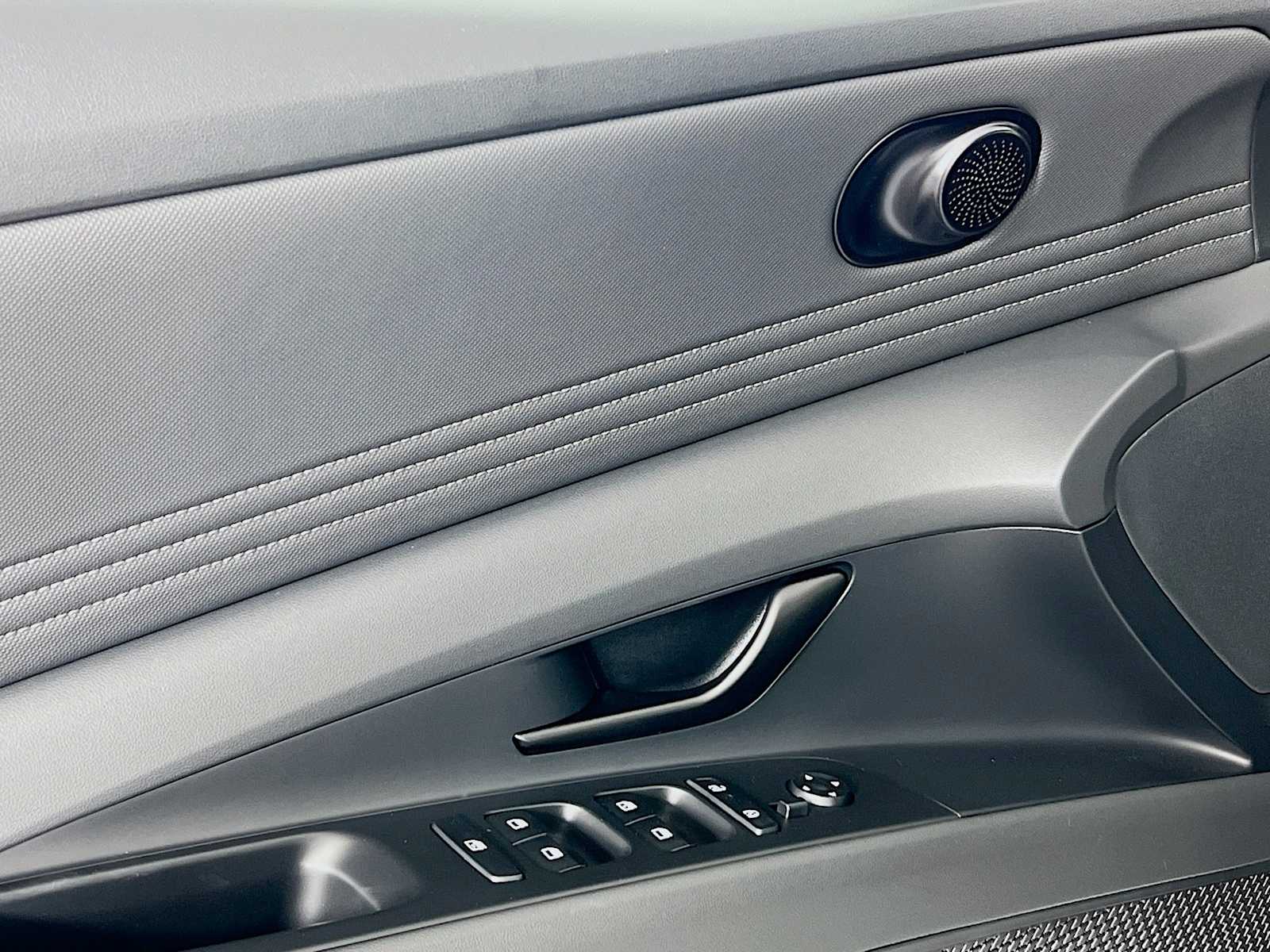 2025 Hyundai Elantra SEL Sport - Photo 15