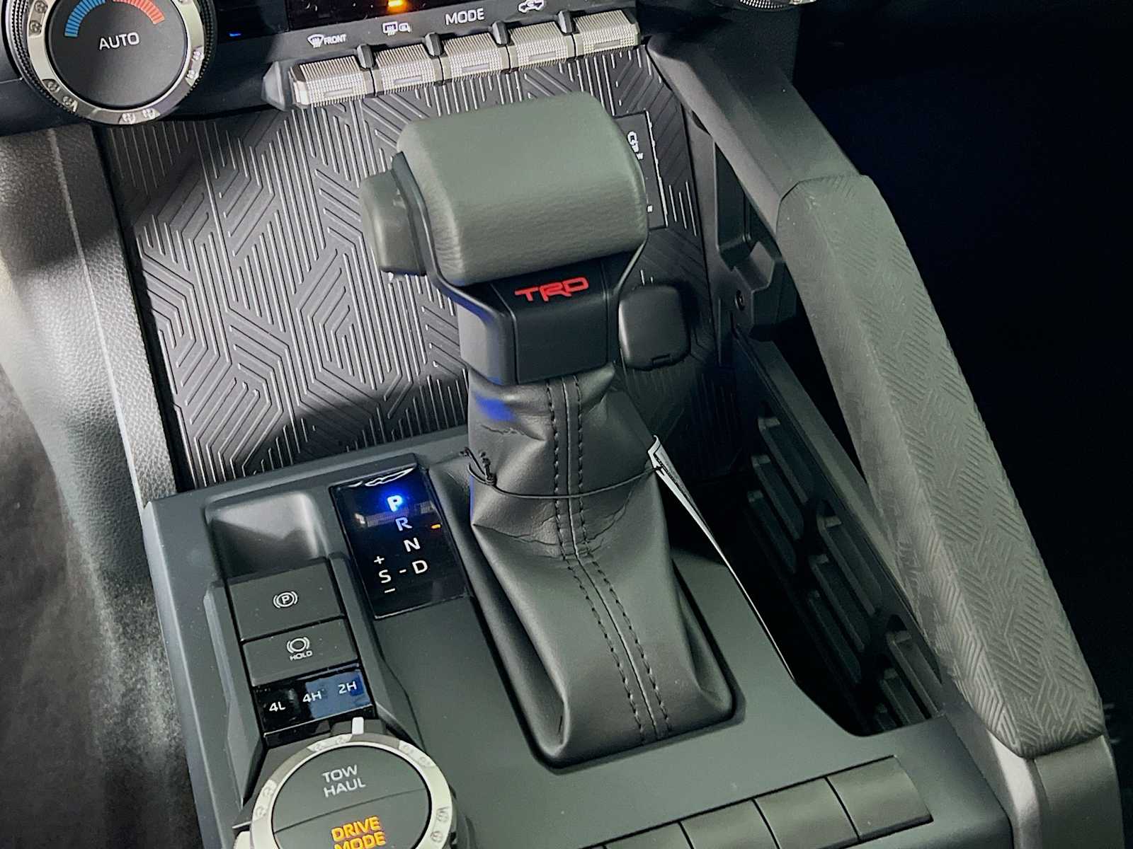 2025 Toyota Tacoma TRD Sport - Photo 11