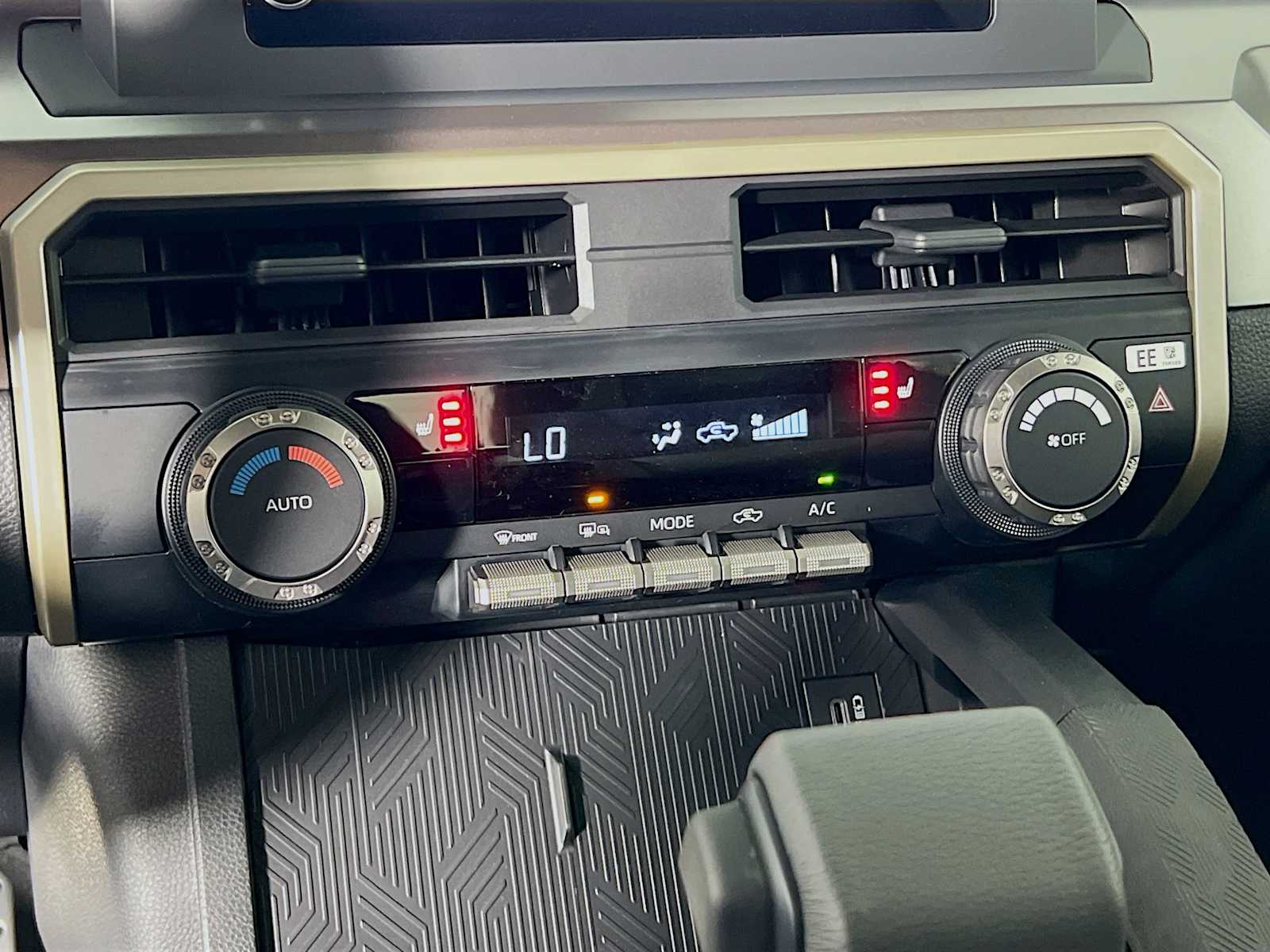 2025 Toyota Tacoma TRD Sport - Photo 10