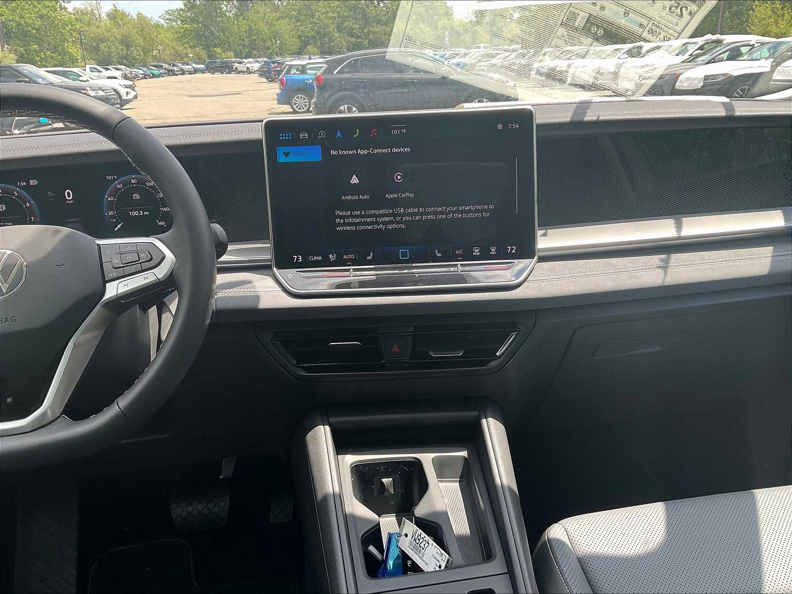 2025 Volkswagen Tiguan SE - Photo 13