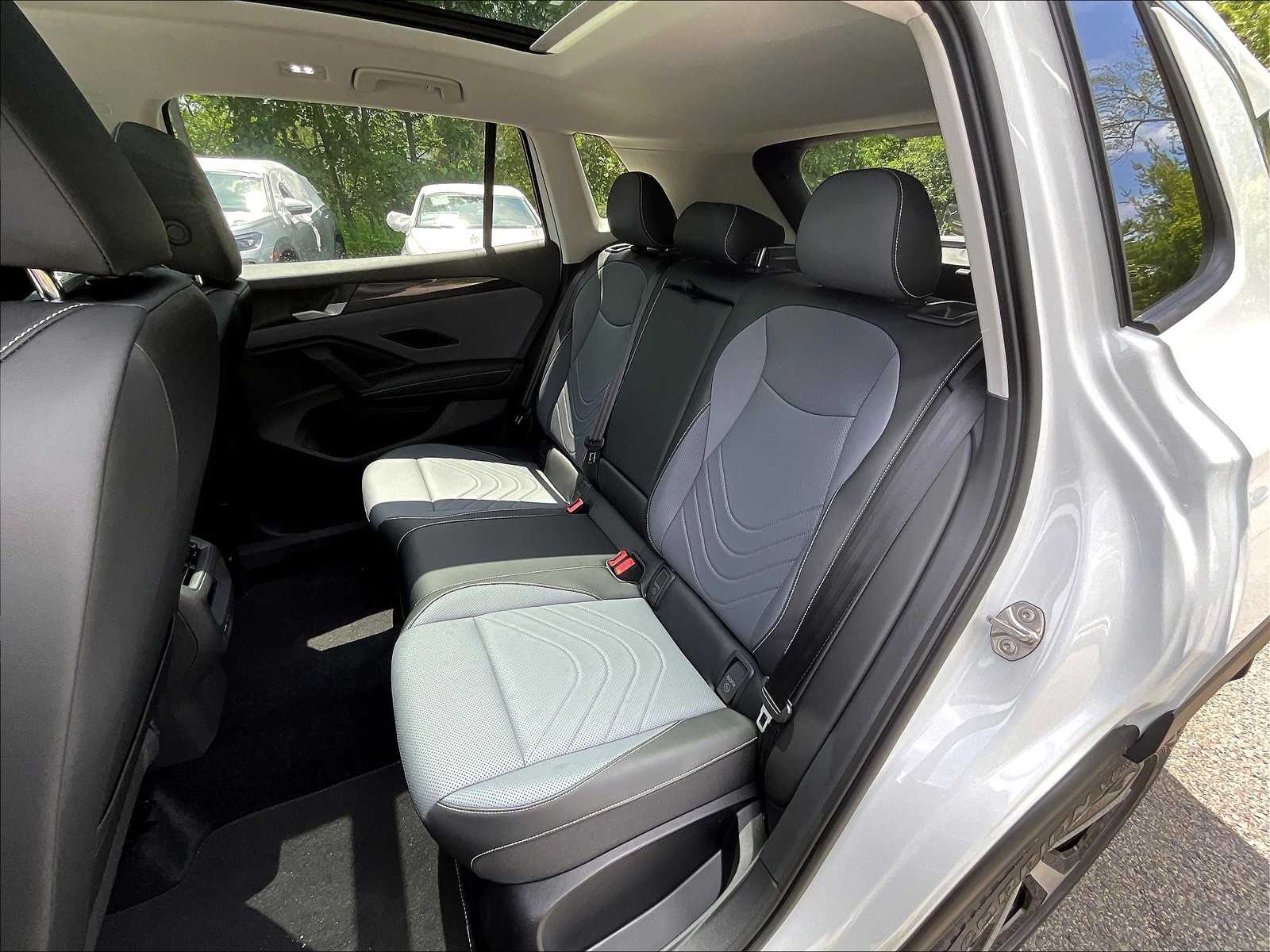 2025 Volkswagen Tiguan SE - Photo 15