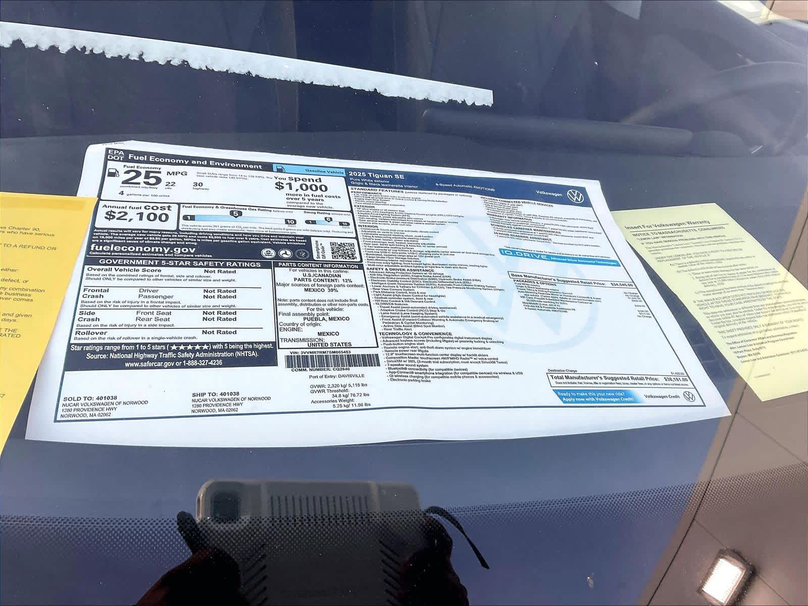 2025 Volkswagen Tiguan SE - Photo 17