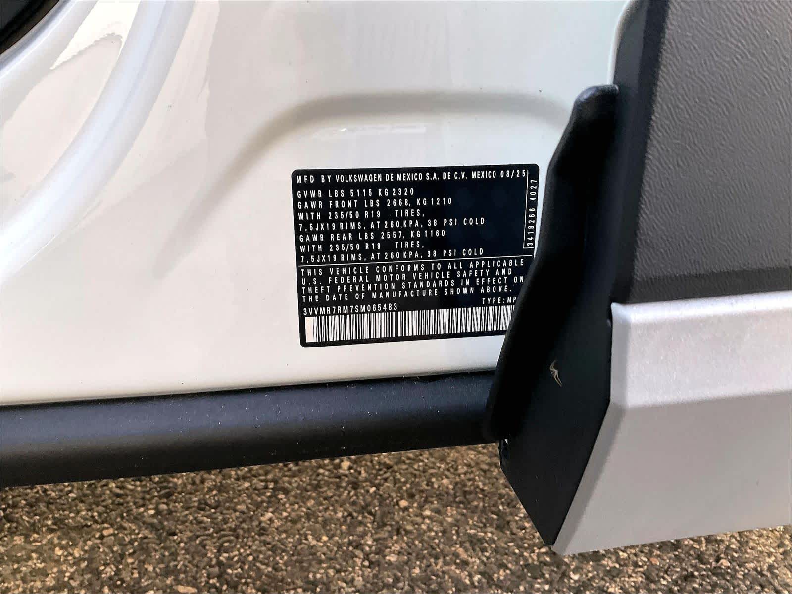 2025 Volkswagen Tiguan SE - Photo 18