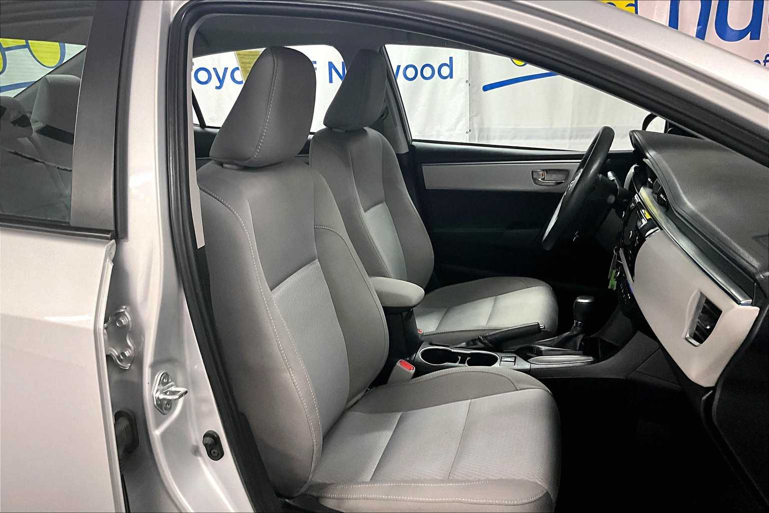 2016 Toyota Corolla LE - Photo 11