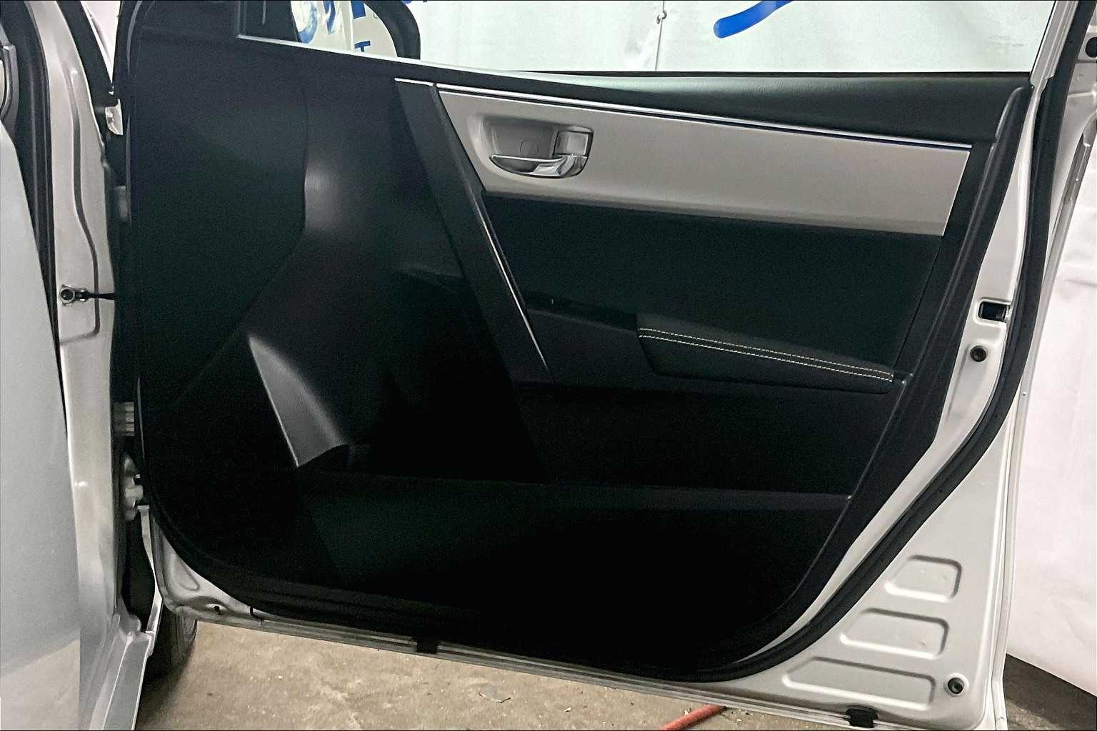 2016 Toyota Corolla LE - Photo 12
