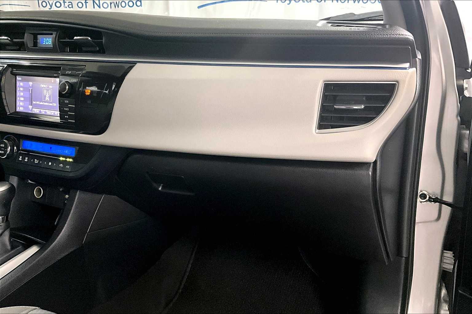 2016 Toyota Corolla LE - Photo 13