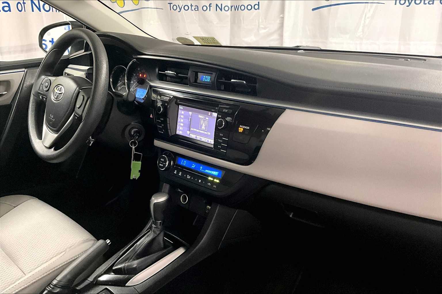 2016 Toyota Corolla LE - Photo 14