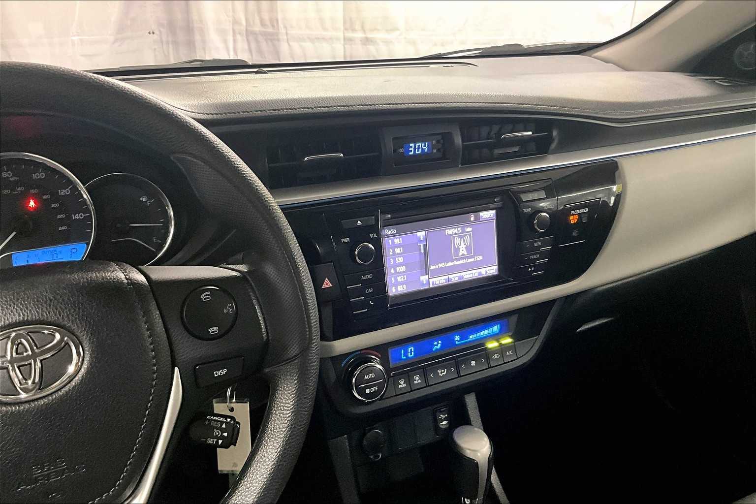 2016 Toyota Corolla LE - Photo 18