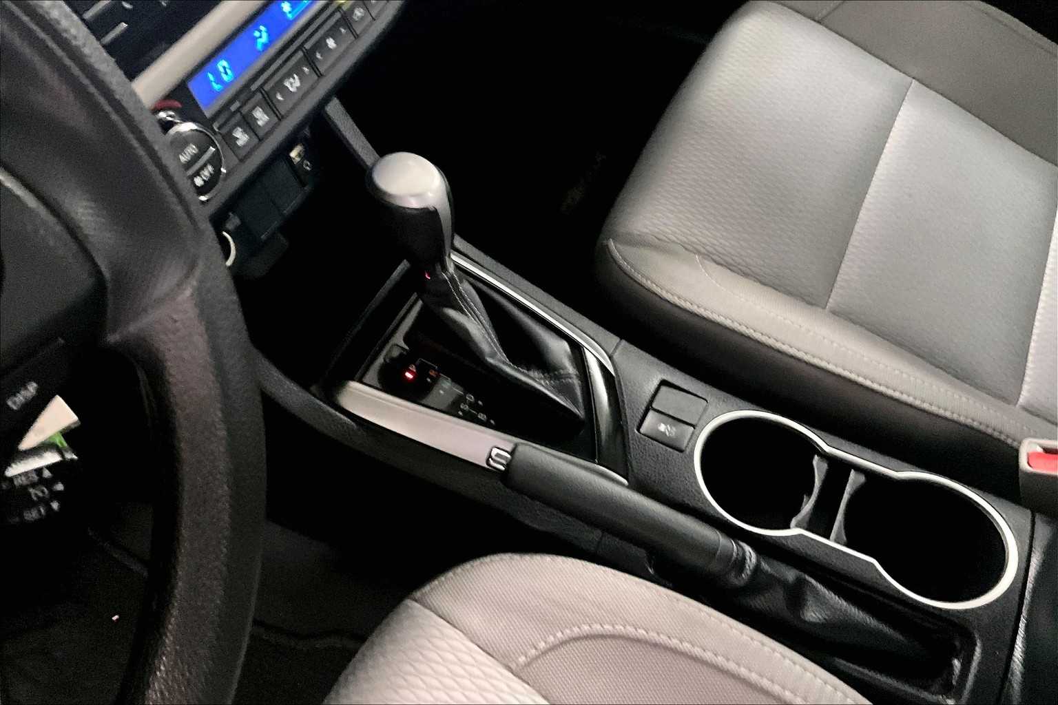 2016 Toyota Corolla LE - Photo 20