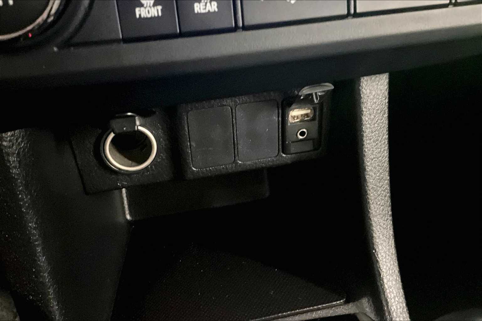 2016 Toyota Corolla LE - Photo 26