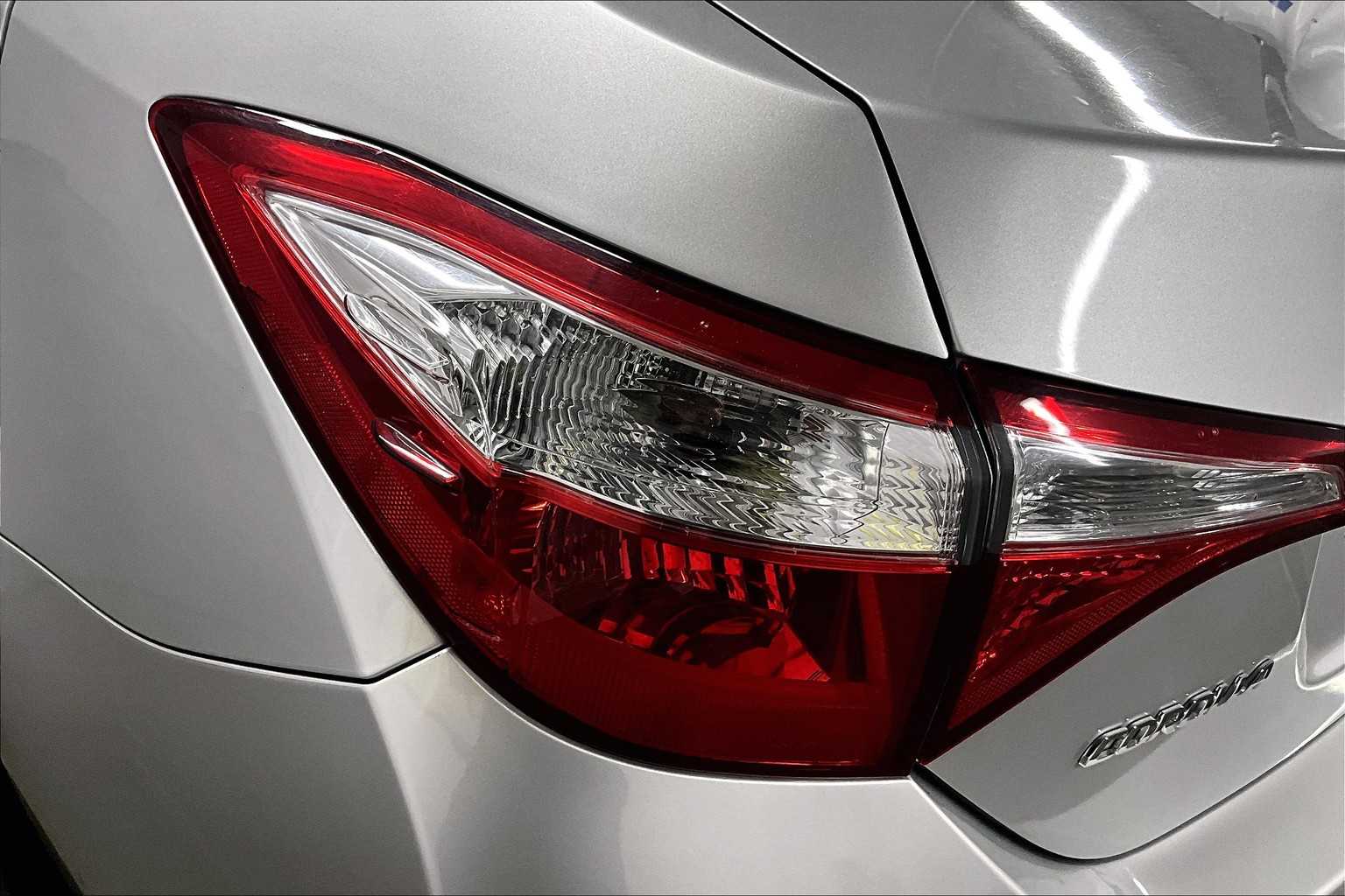 2016 Toyota Corolla LE - Photo 32
