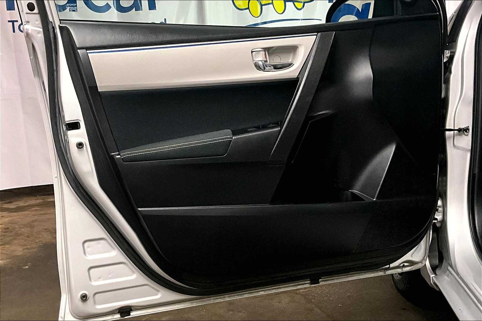 2016 Toyota Corolla LE - Photo 9