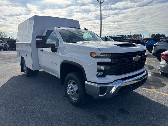 2025 Chevrolet Silverado 3500HD Work Truck photo 2