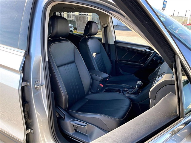 2022 Volkswagen Tiguan 2.0T SE - Photo 11